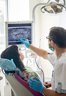 Orthodontist near Grandview Heights explaining X-ray